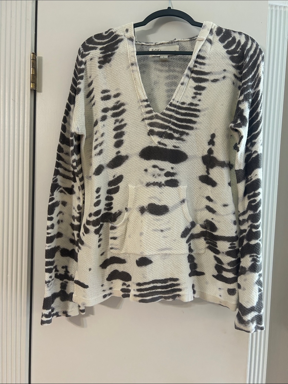 Vintage Havana Women's Hooded V-Neck Animal Print Knit Sweater L CC1323